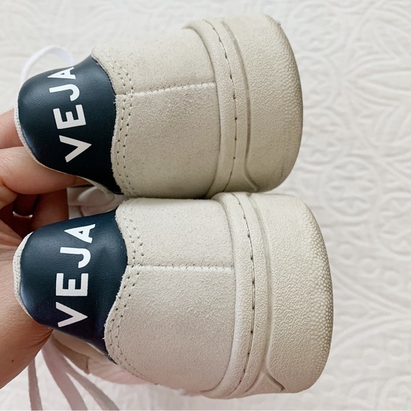 Veja Women's V-10‎ B-Mesh Sneakers - Picture 6 of 11